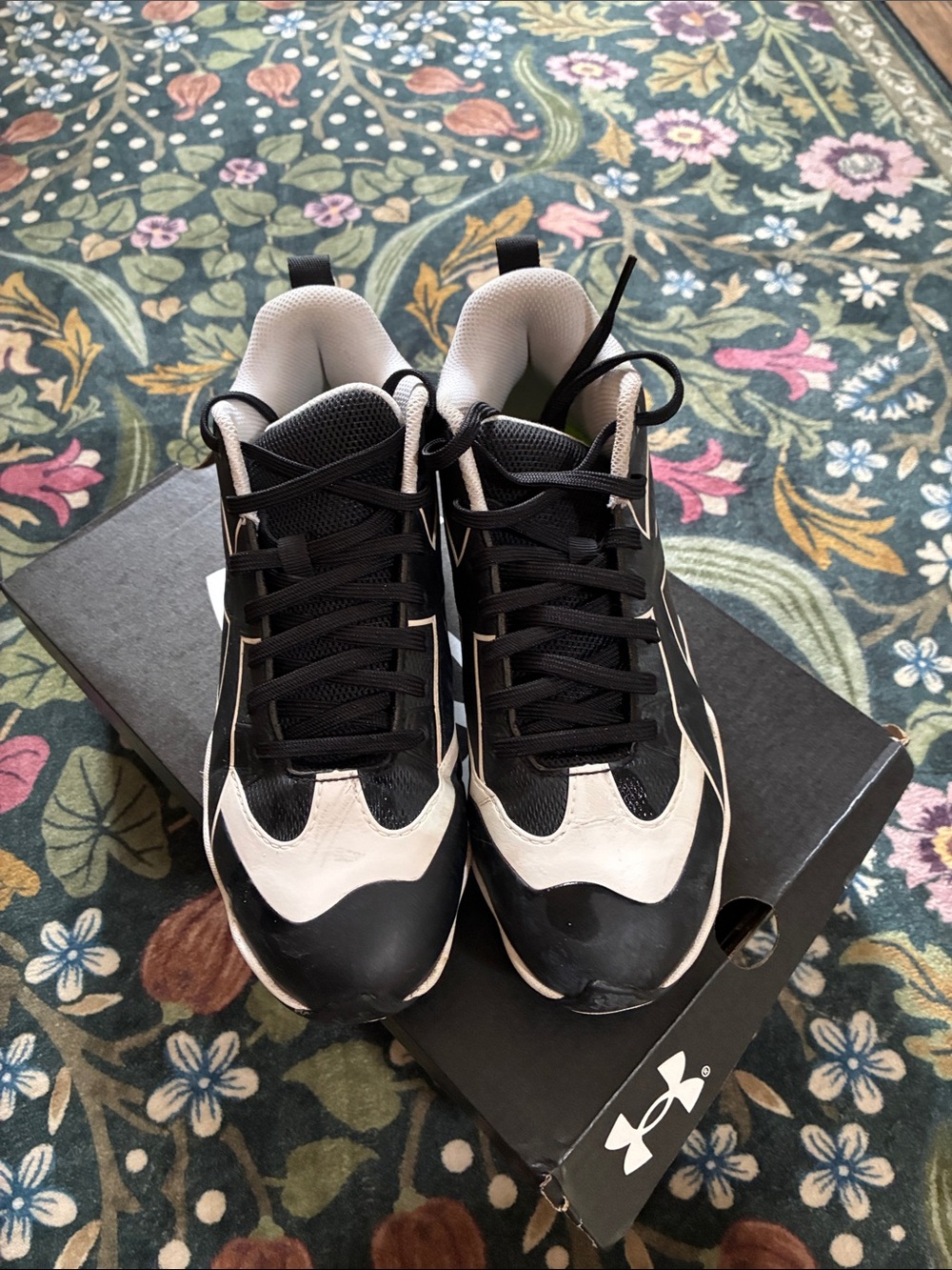 Boys under Armour Black and white high top cleats